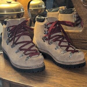 Women's Size 7.5 "Waffle Stompers" - If Ya Know, Ya Know!!